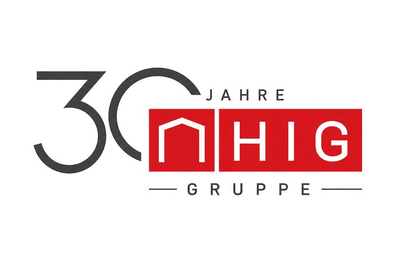 Jubiläums-Entwurf B: dieselbe Wortmarke positiv auf Weiß, „30“ in Warmschwarz, Giebelkasten rot
